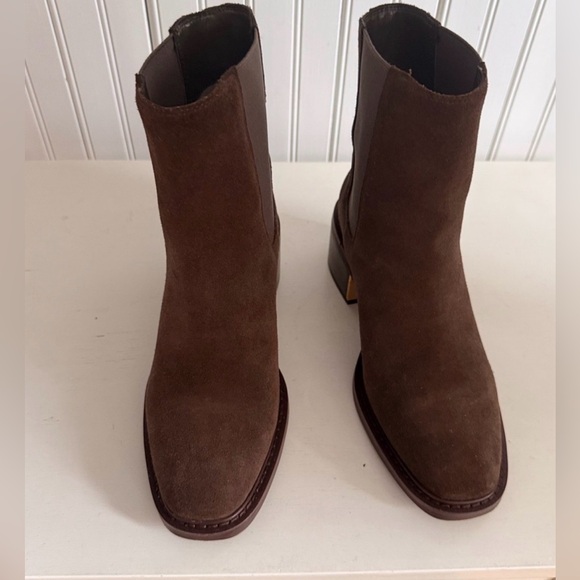 Vince Camuto Glina Brown Suede Chelsea Boot, box included. US 7.5 - Picture 3 of 5